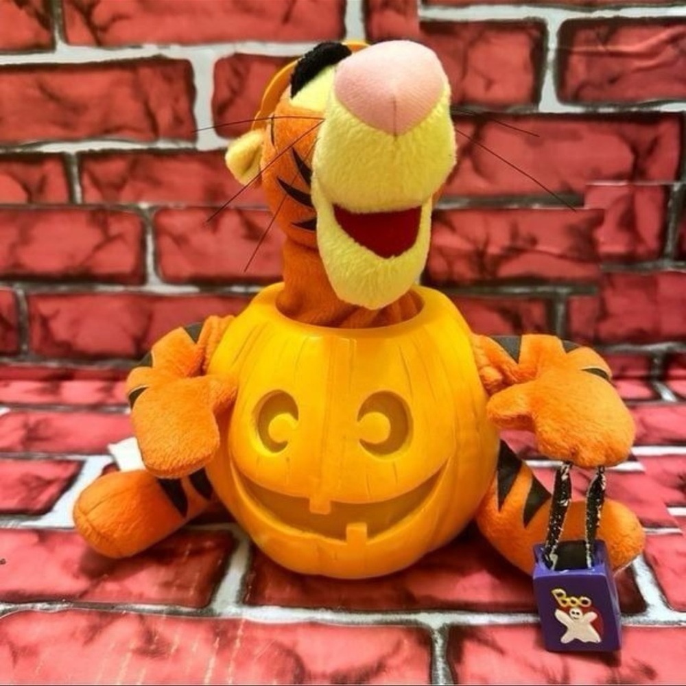 Disney Gemmy Tigger in Halloween pumpkin animated sings